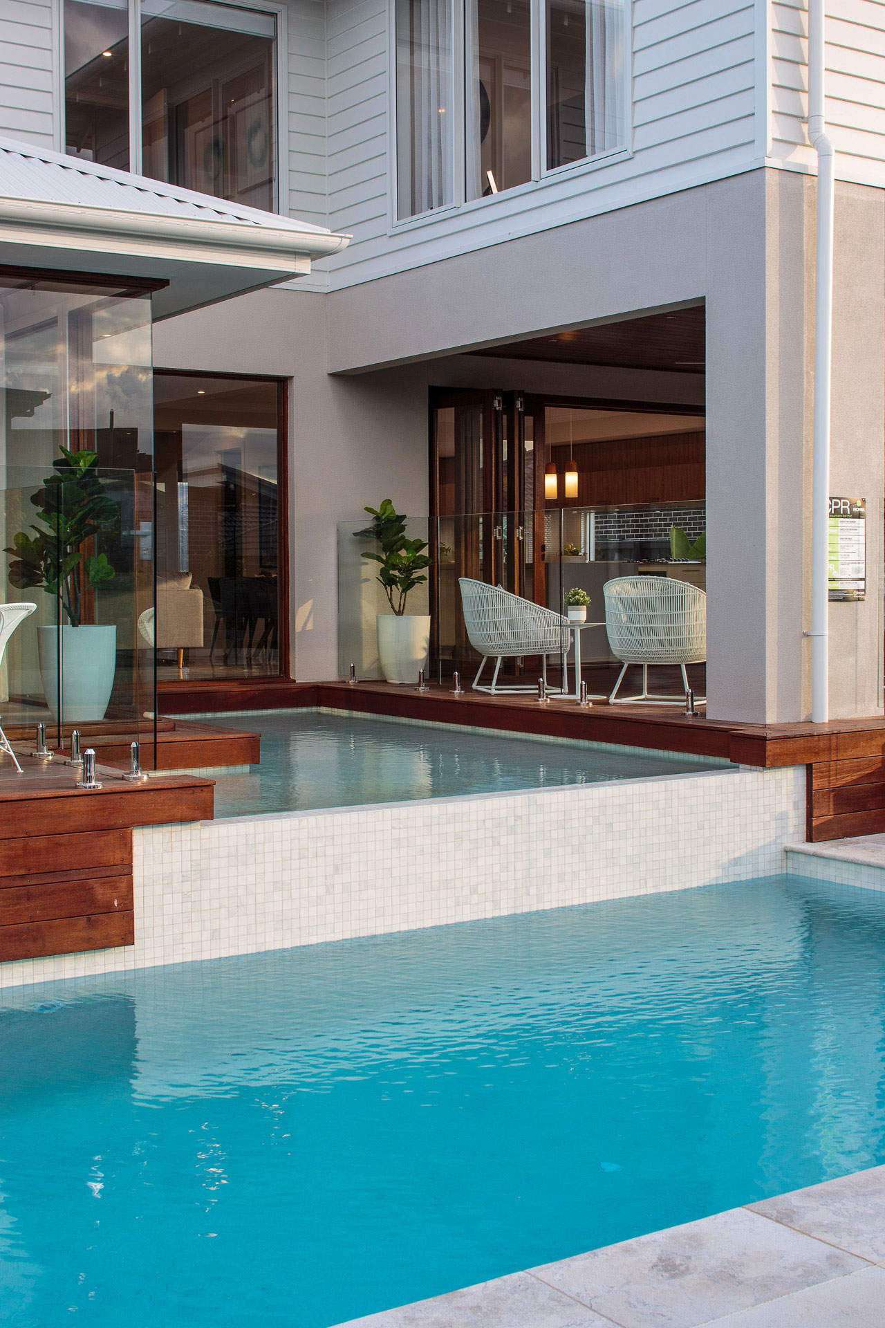 Display Pool Oran Park