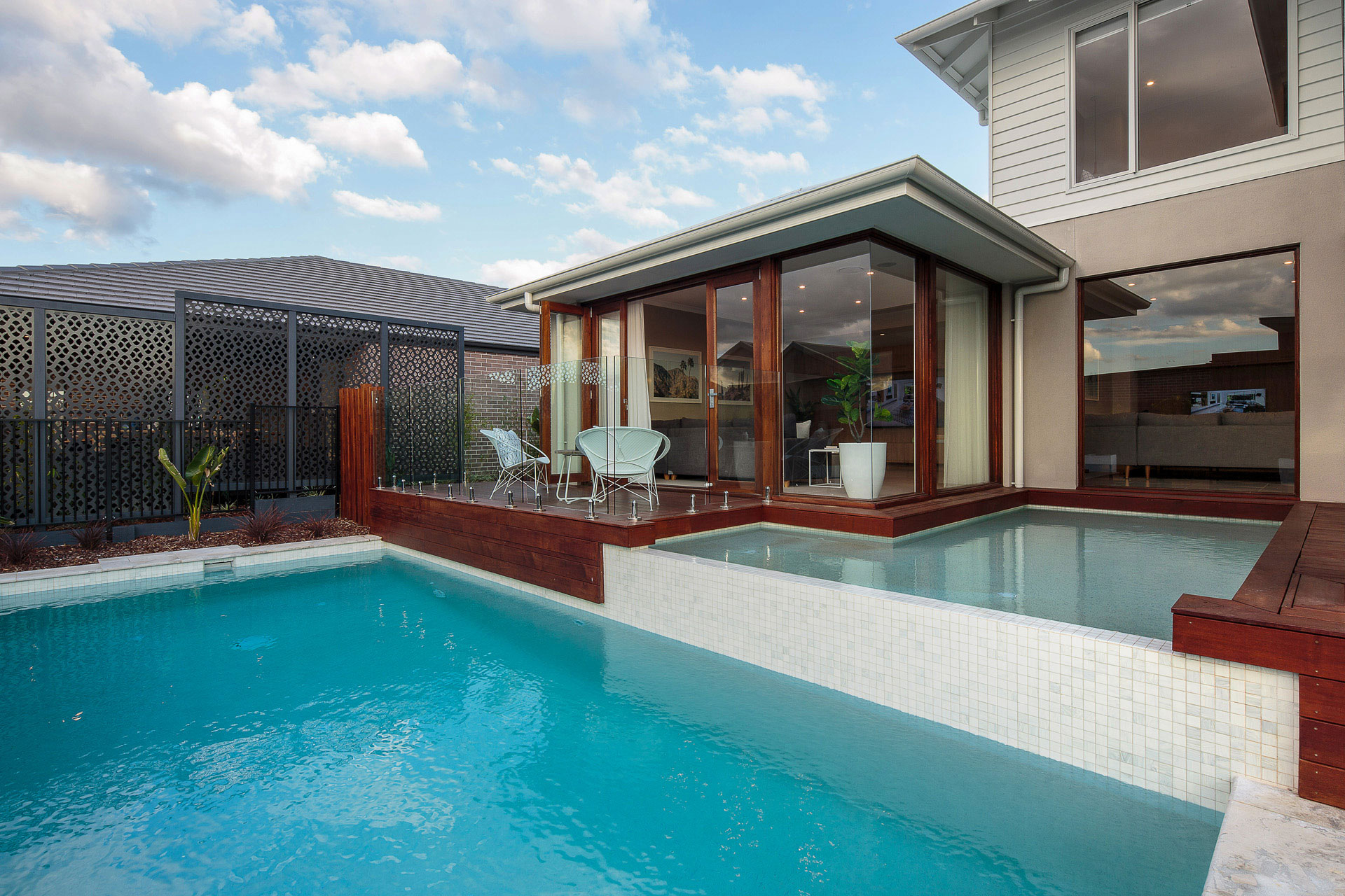 Display Pool Oran Park