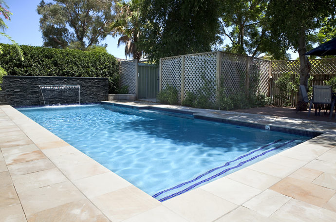 Swimming pool steps